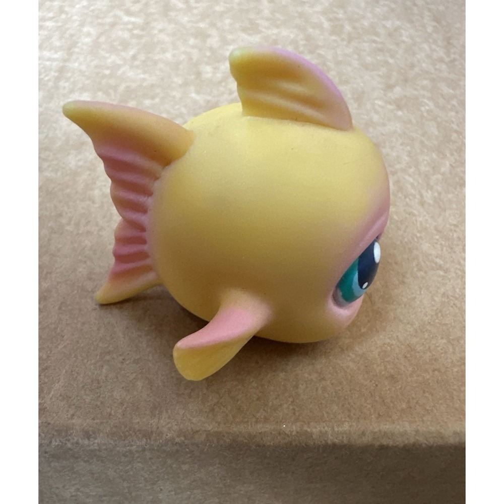 Littlest Pet Shop Fish Yellow And Pink With Blue Green Eyes - Picture 13 of 16